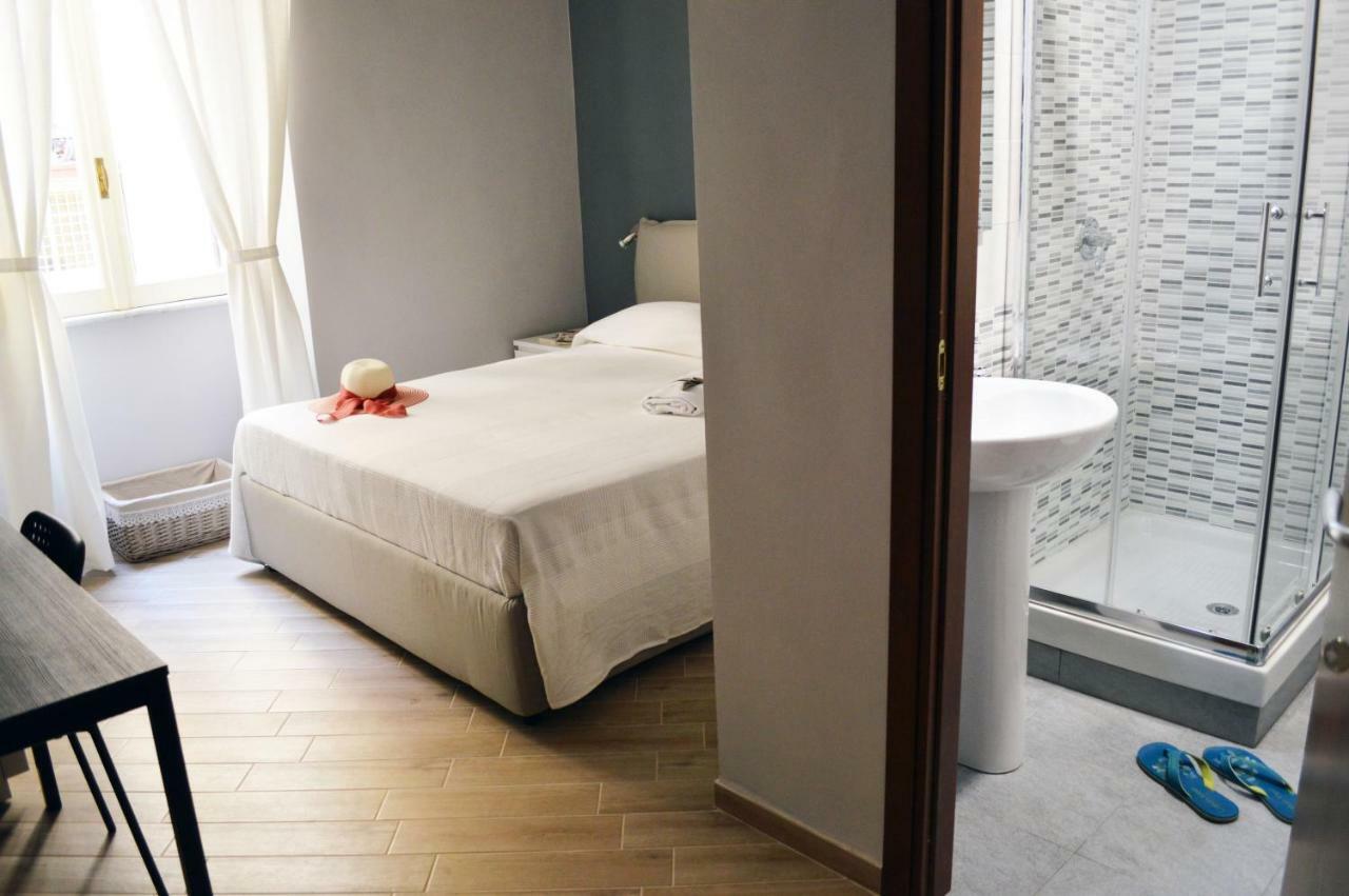 Colosshouse Guest House Рим Екстериор снимка