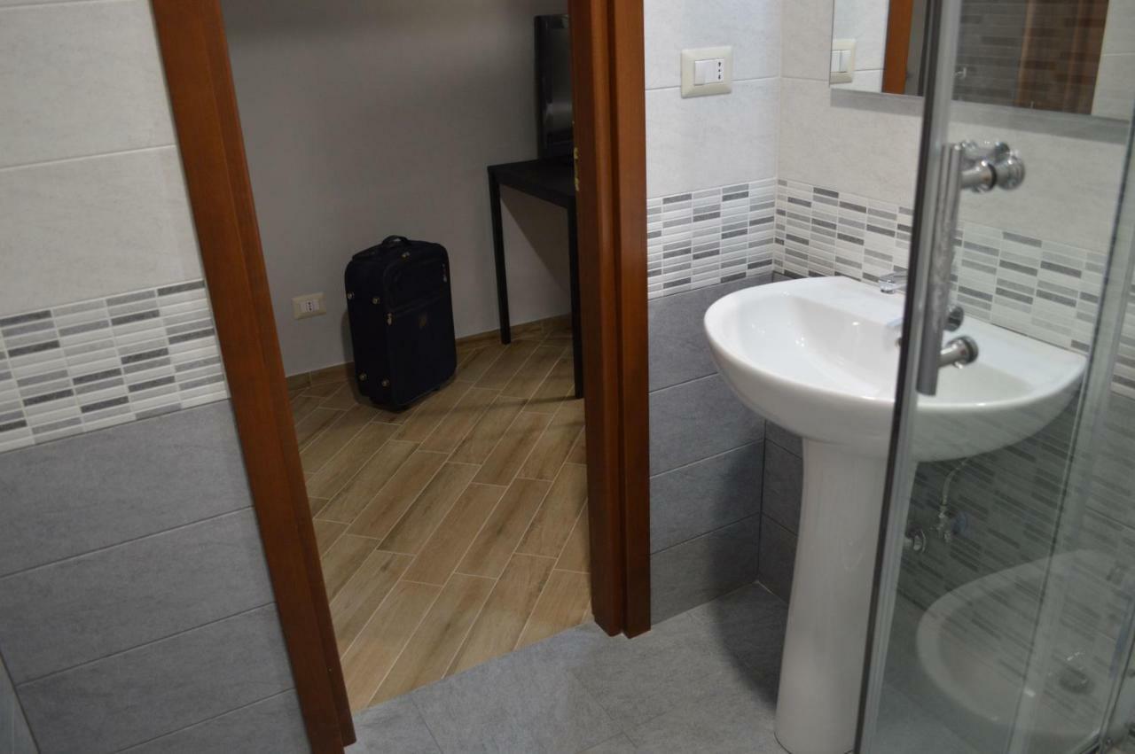 Colosshouse Guest House Рим Екстериор снимка