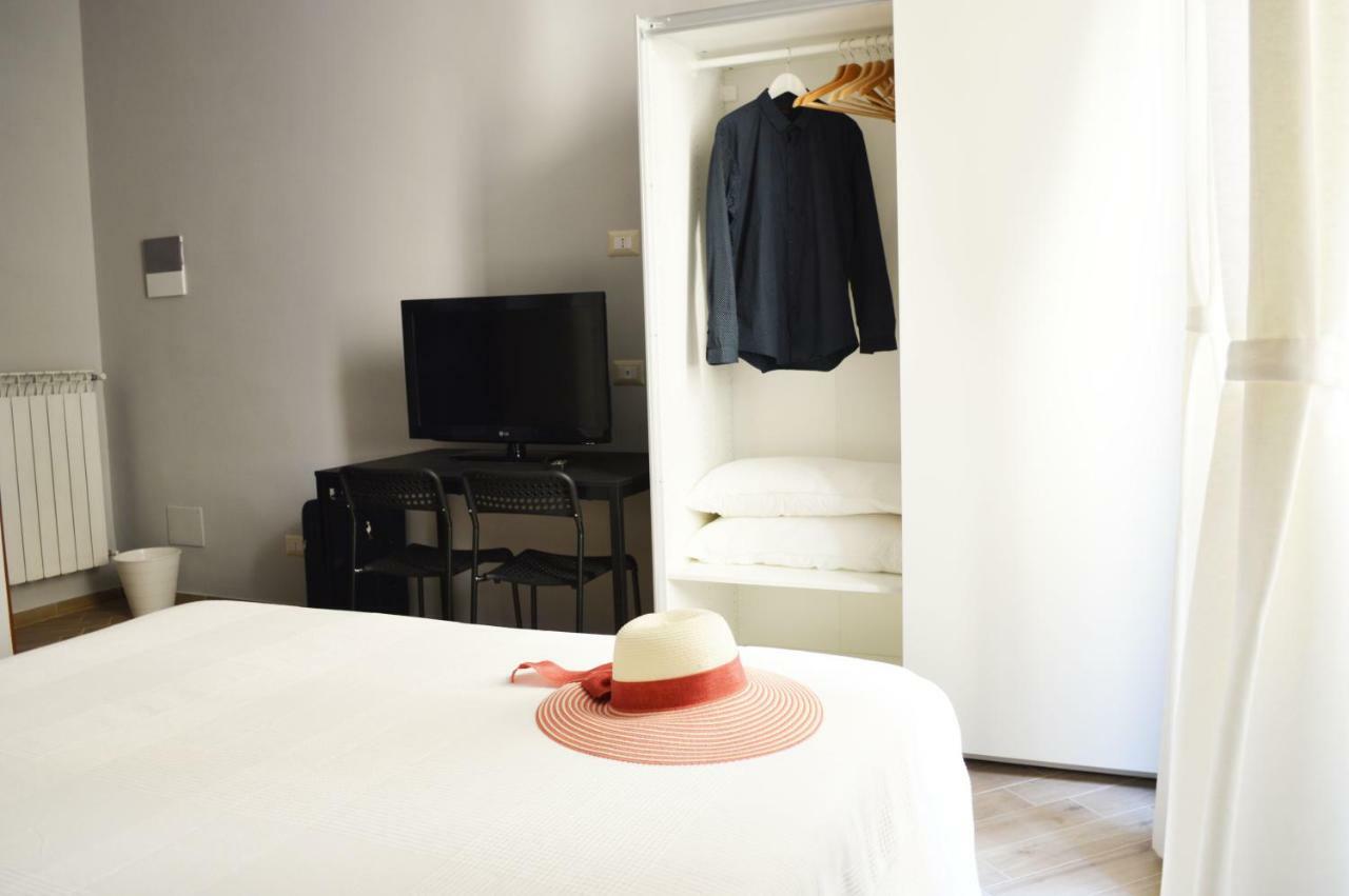 Colosshouse Guest House Рим Екстериор снимка
